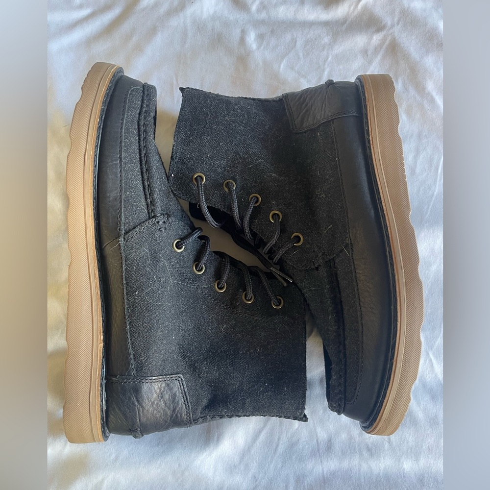 Toms men’s searcher boots size 8m